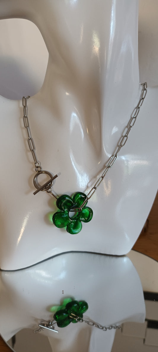 collier en résine alcool coloré vert