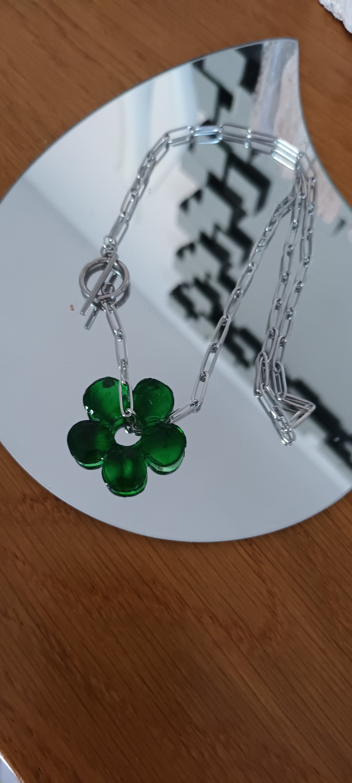 collier en résine alcool coloré vert