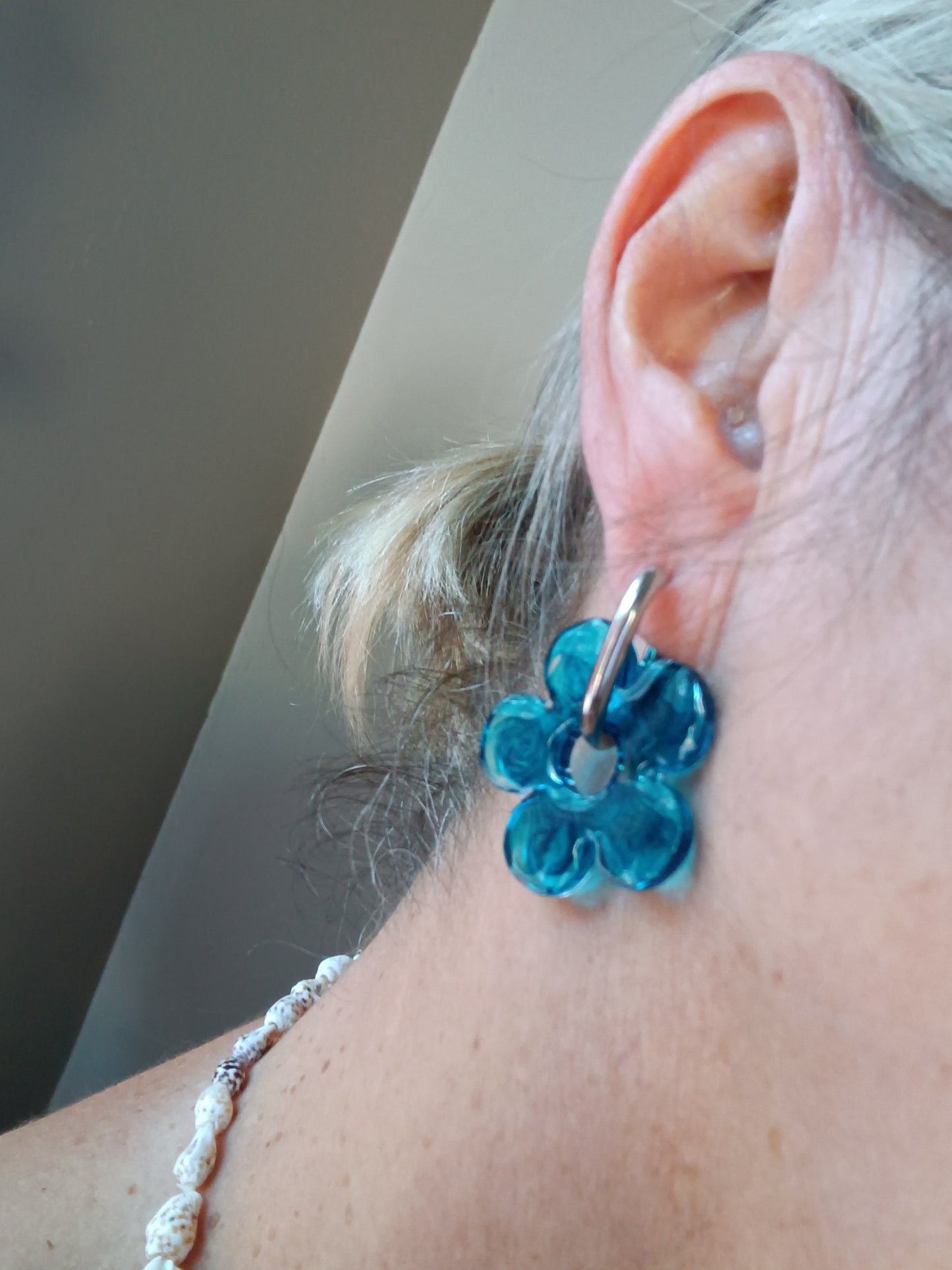 Boucles d'oreilles en résine encre à alcool coloré fleur
