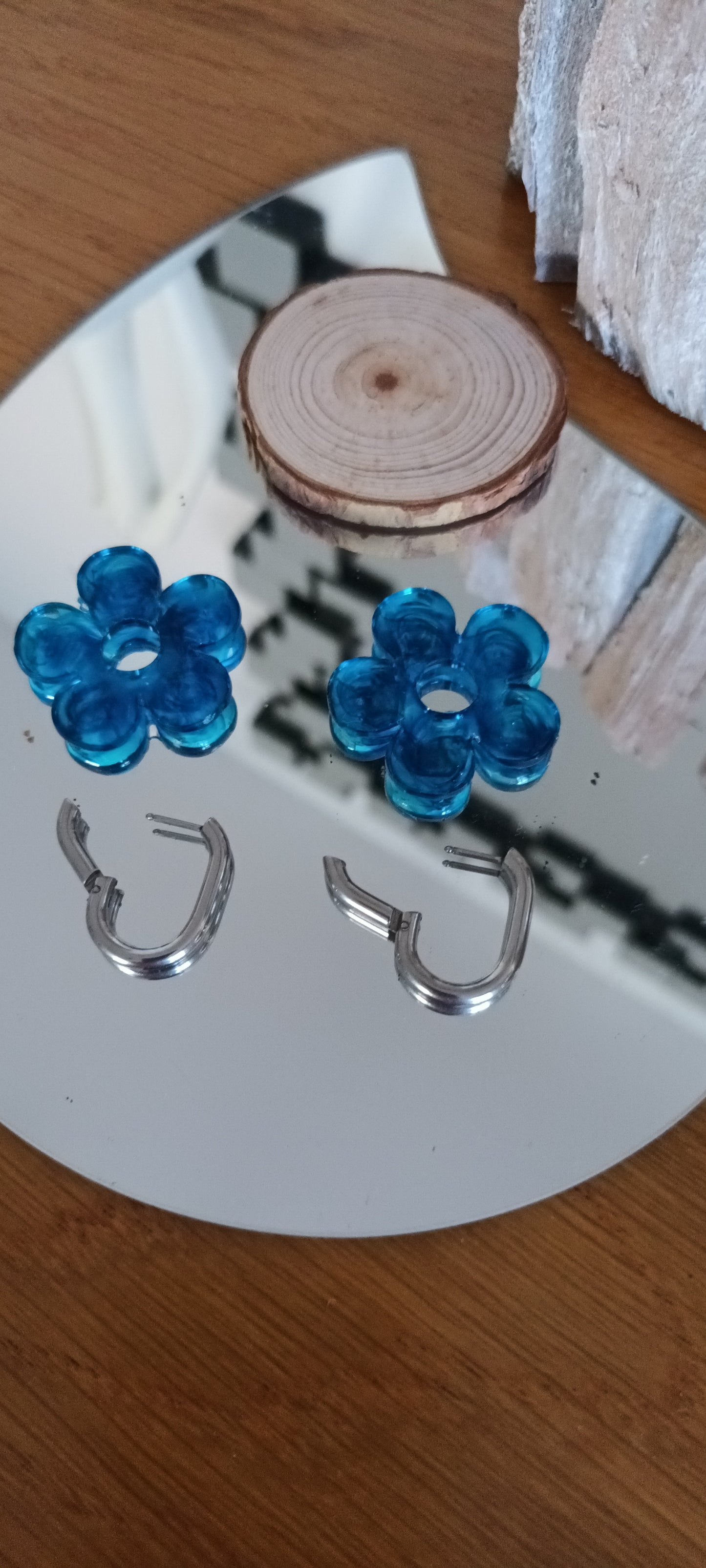 collier en résine alcool coloré bleu lagon