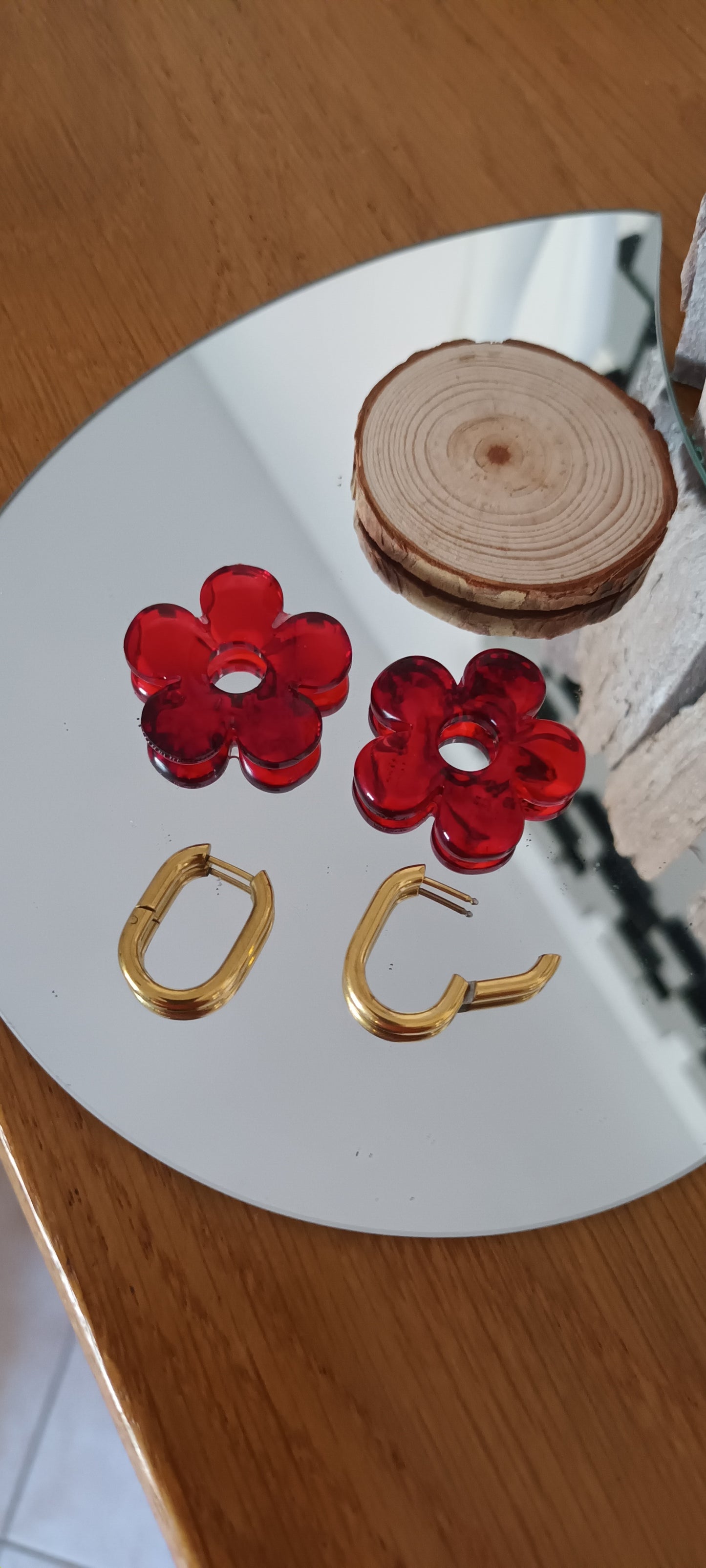 Boucles d'oreilles en résine encre à alcool coloré fleur rouge