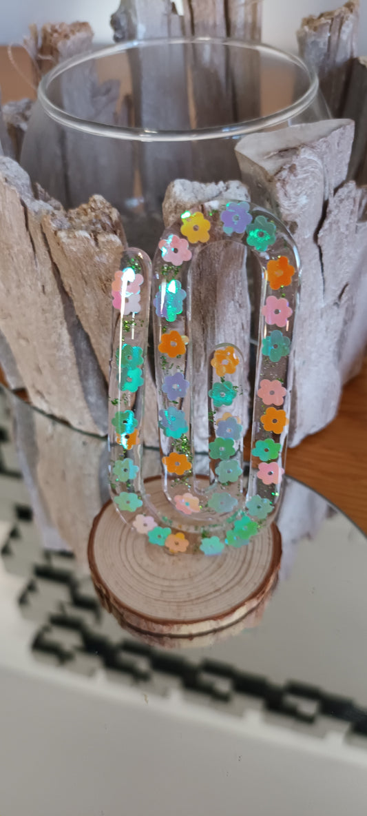 Marque page en résine en forme de trombone