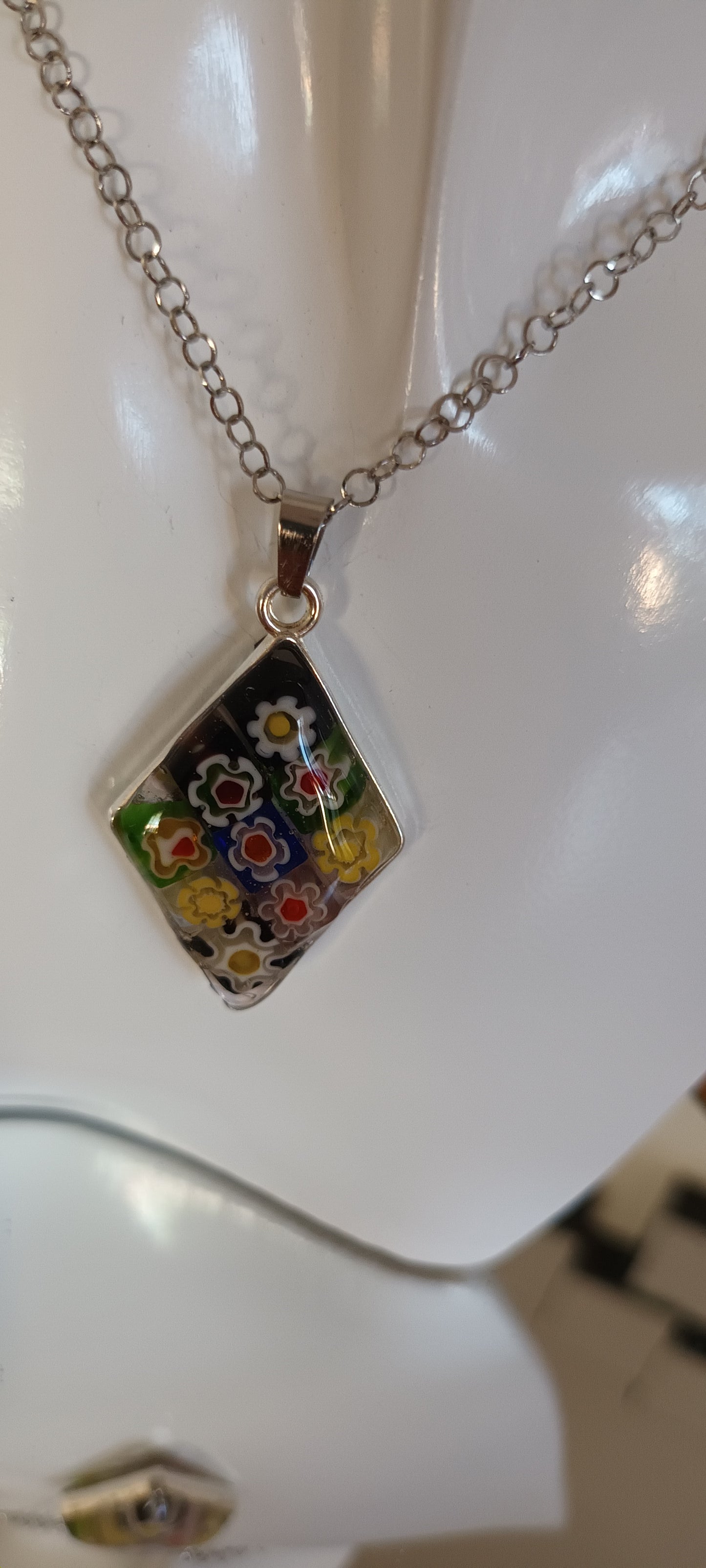 Collier pendentif losange verre Murano multicolore