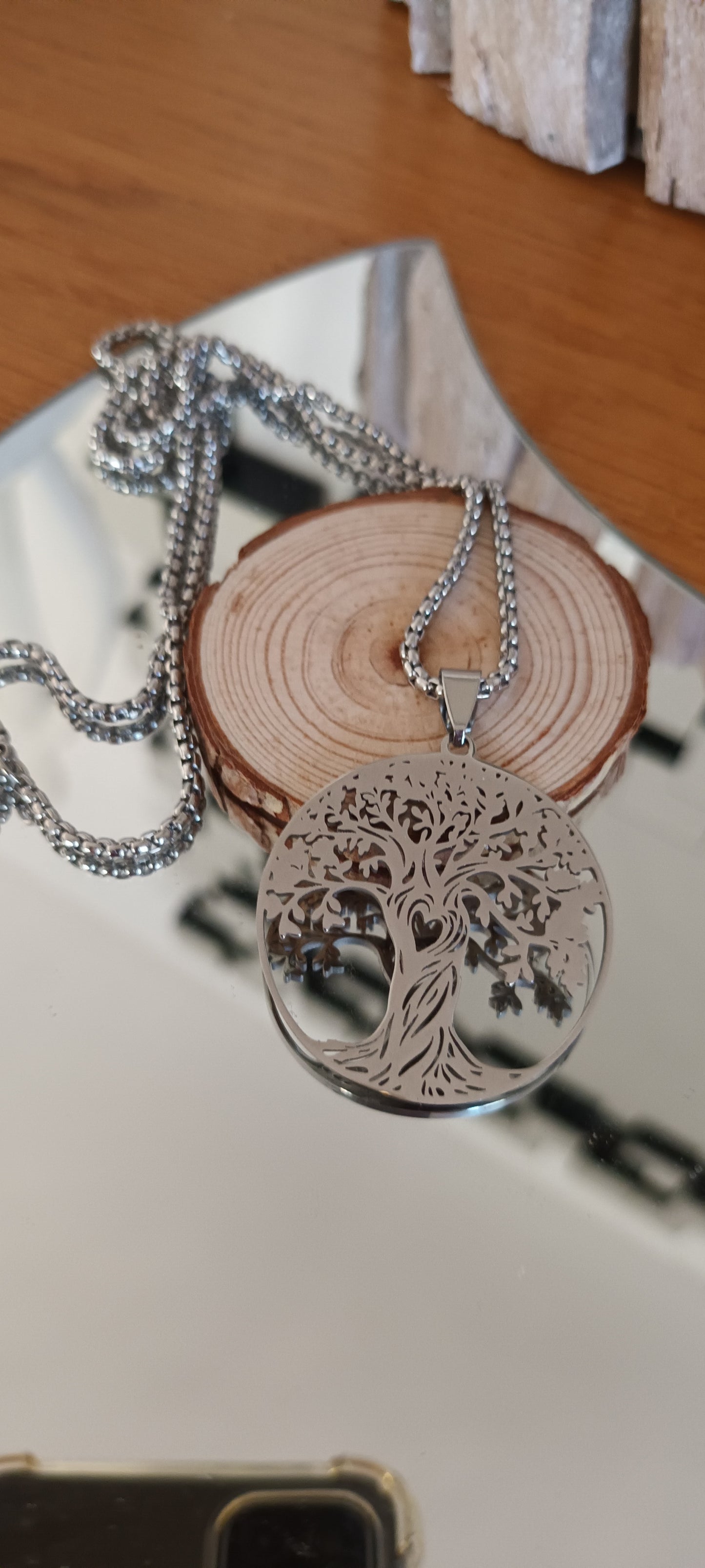 collier porte- bonheur arbre de vie argenté