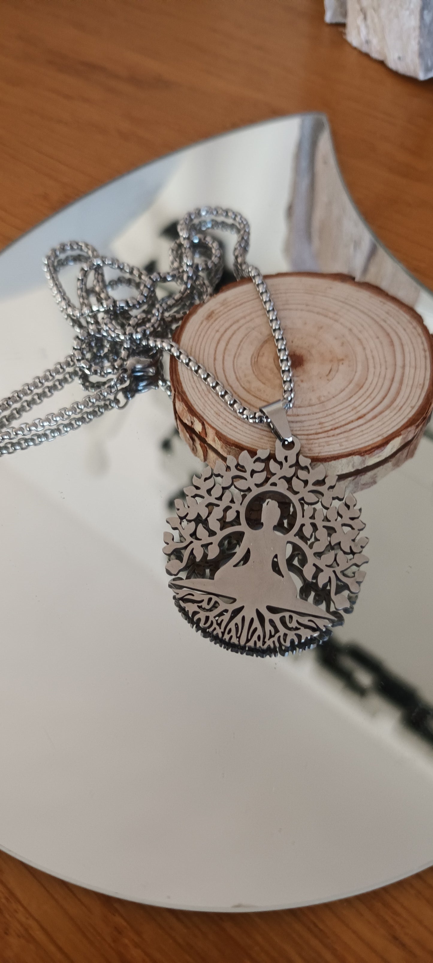 collier pendentif de méditation bouda arbre de vie argenté