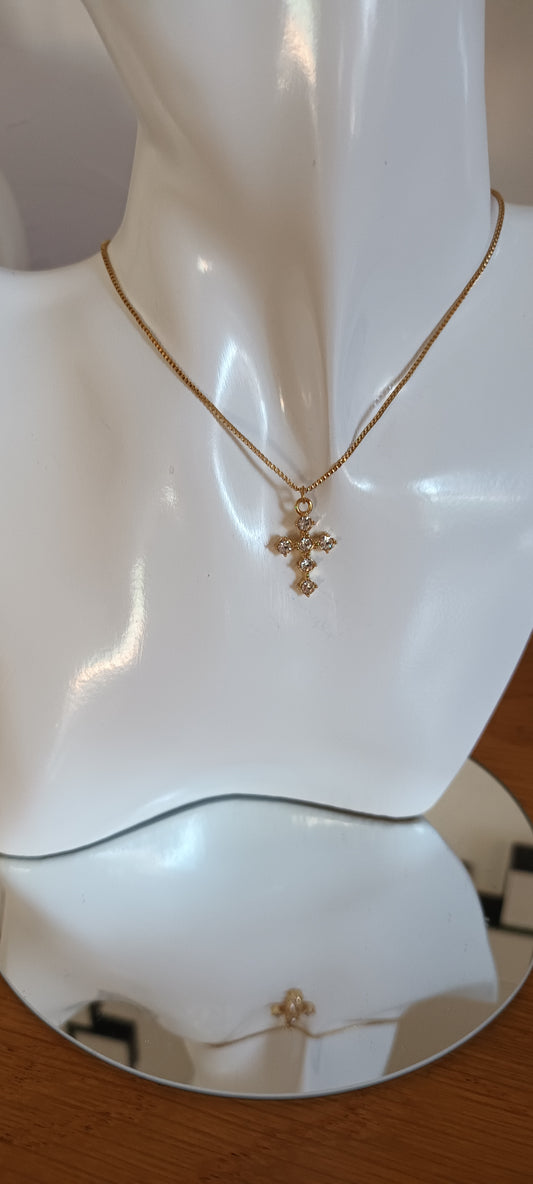 Collier de croix de luxe avec zircone étincelante