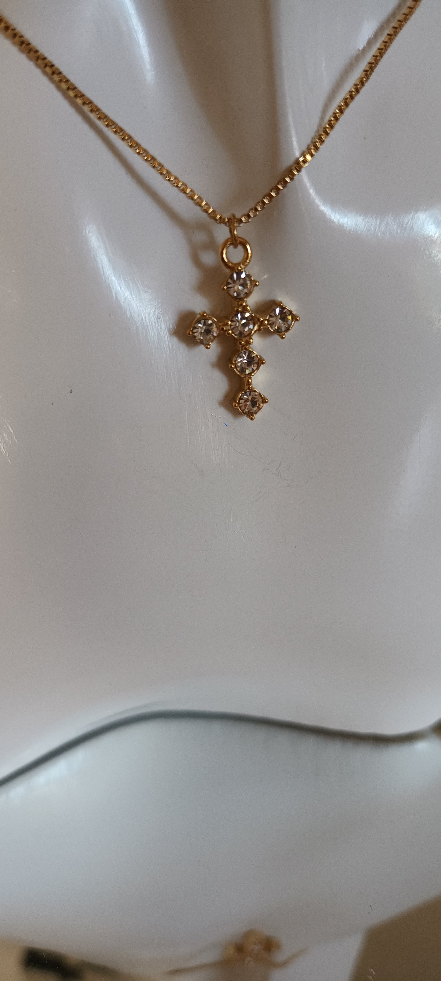 Collier de croix de luxe avec zircone étincelante