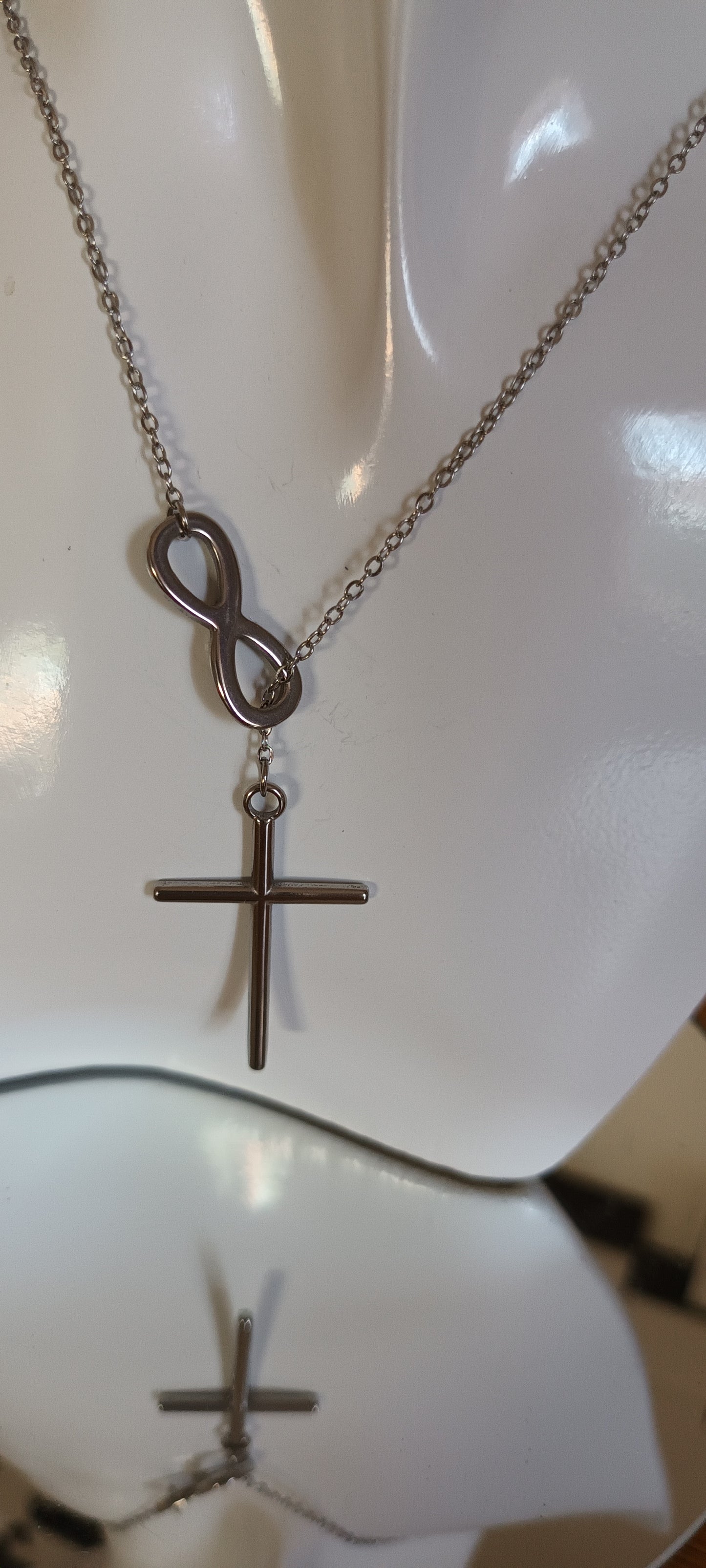 Collier pendentif croix minimaliste chanceux