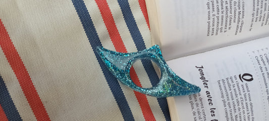 Porte page en résine bleu paillettes où étoiles
