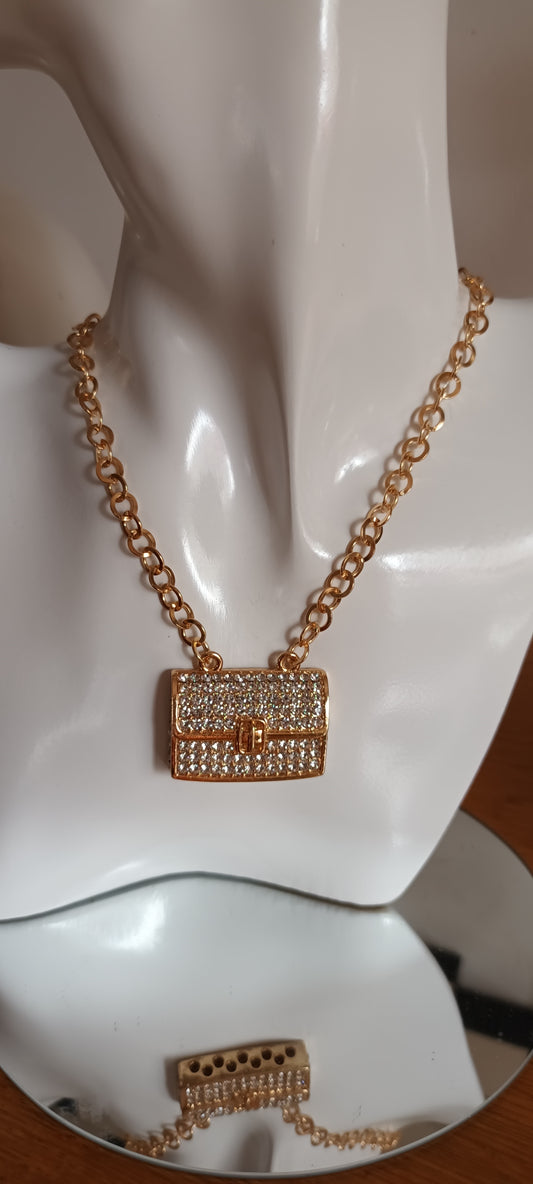 Collier pendentif mini sac élégant  avec strass stansparents