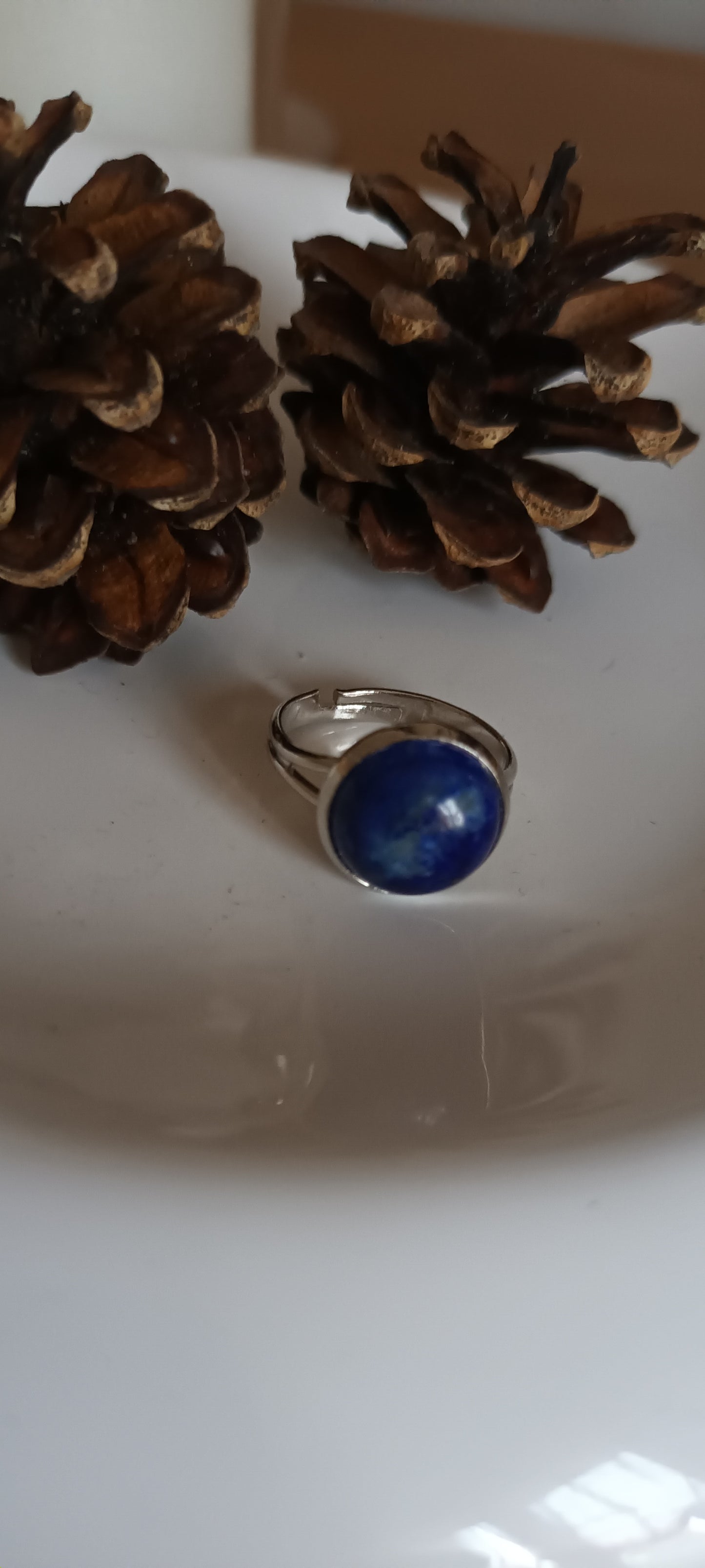 Bague en pierre précieuse lapis lazuli.