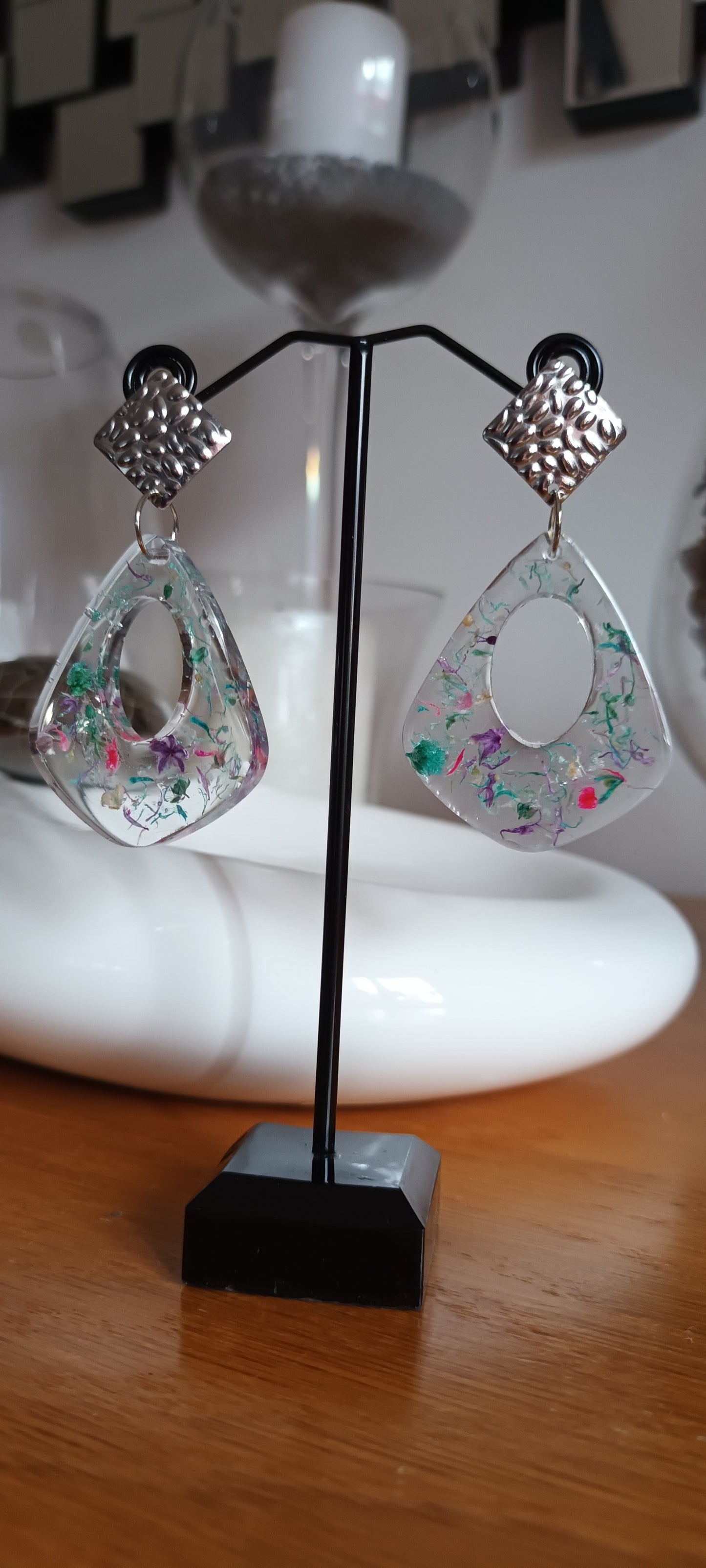 Boucles d'oreilles en résine , fleurs séchées triangle