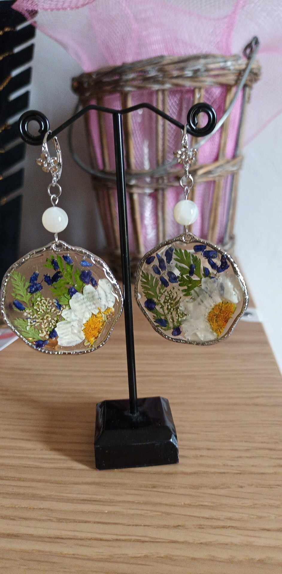 Boucles d'oreilles marguerites et sa pierre de lune