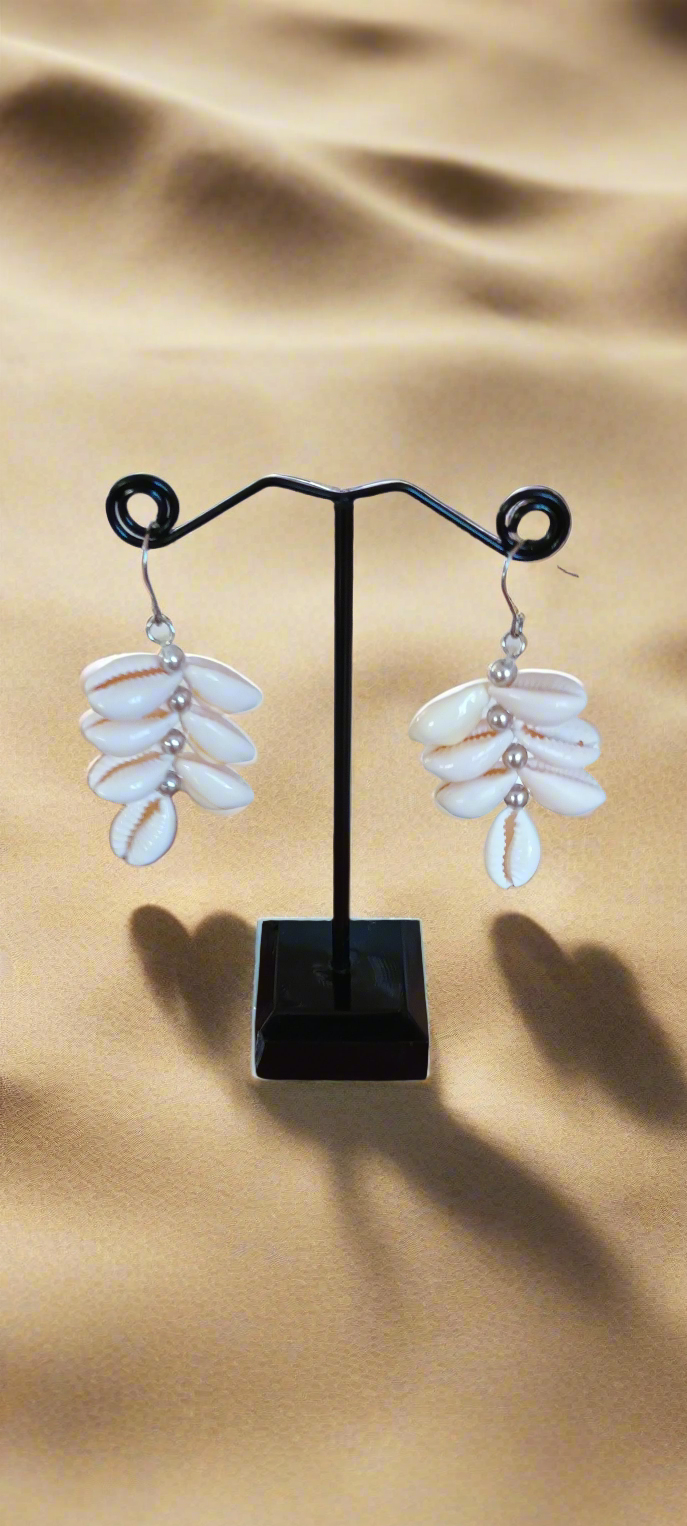 Boucles d'oreilles en coquillages épis , perles de couleurs argent