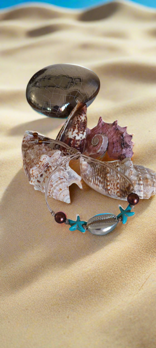 Bracelet en coquillages véritables, étoiles de mer  de turquoise, perles de verres marron