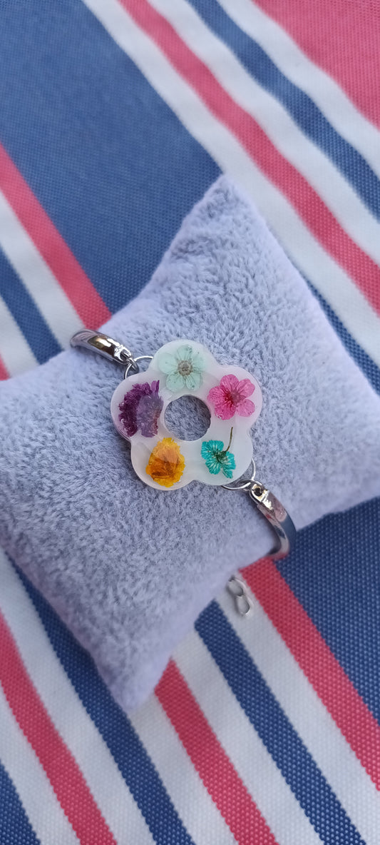 Bracelet en résine fleurs marguerite séchées ajustable